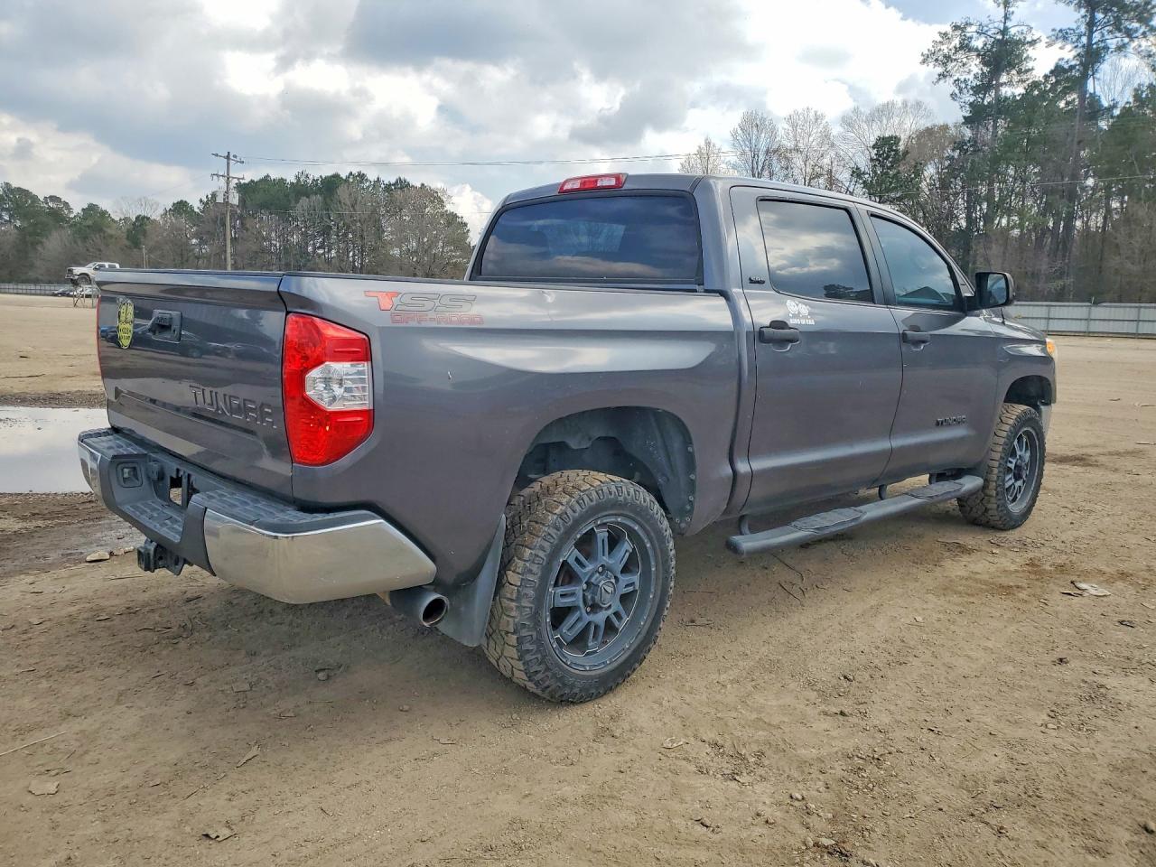 2016 TOYOTA TUNDRA