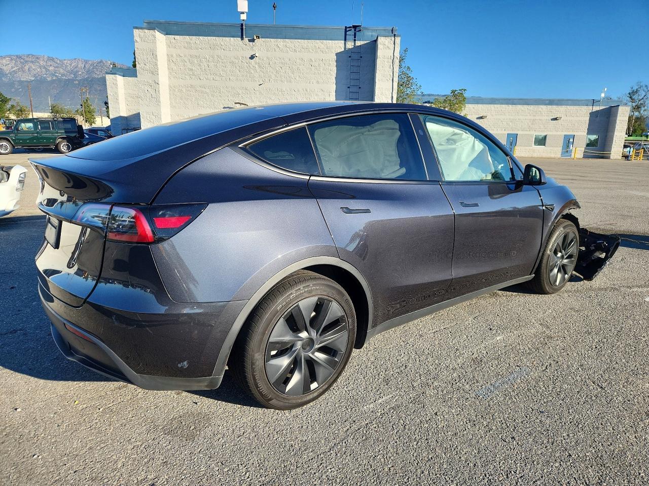 2025 TESLA MODEL Y