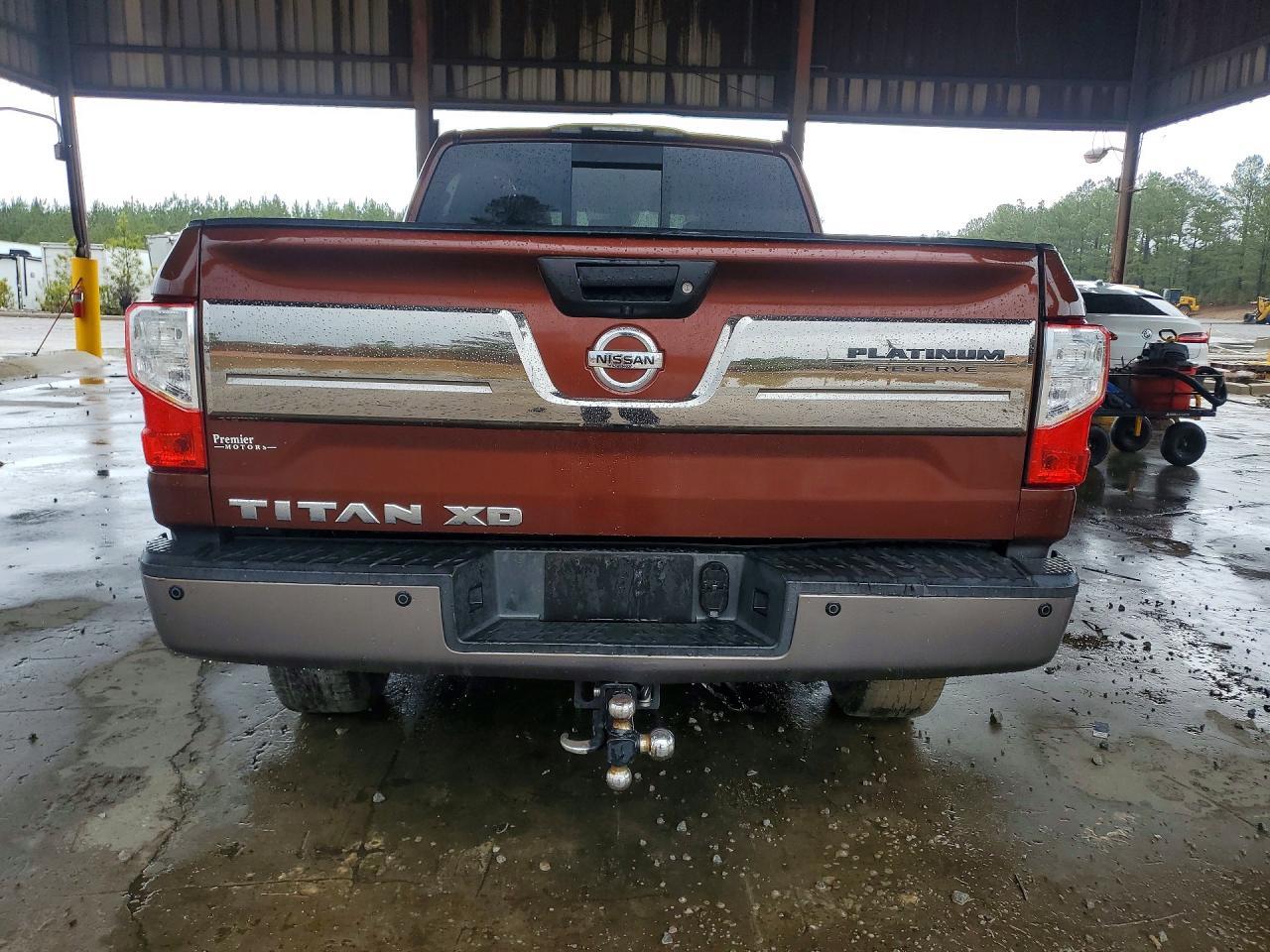 2016 NISSAN Titan
