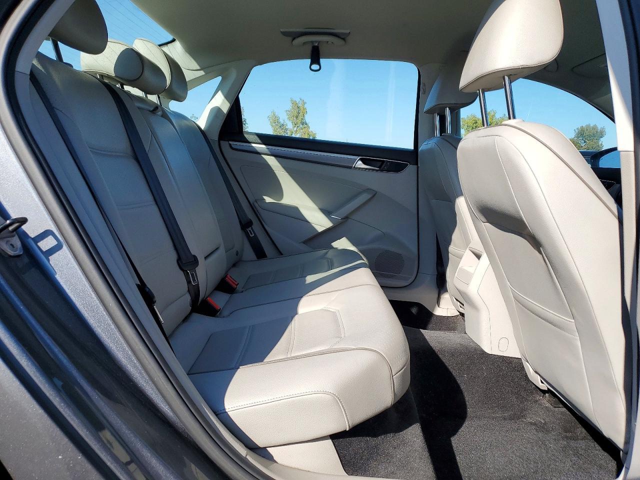 2017 VOLKSWAGEN Passat