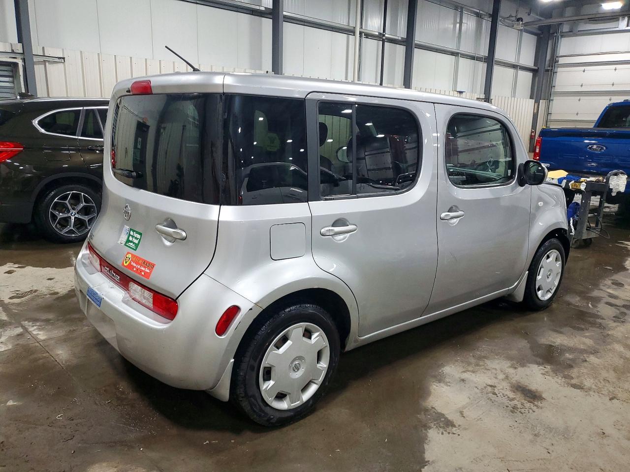 2010 NISSAN CUBE