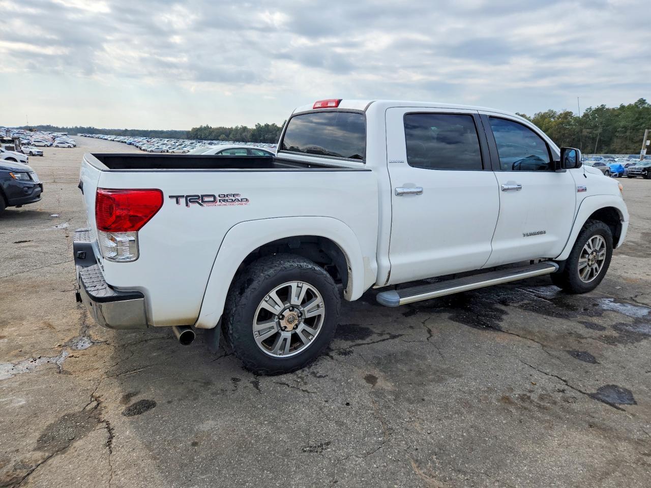 2011 TOYOTA TUNDRA