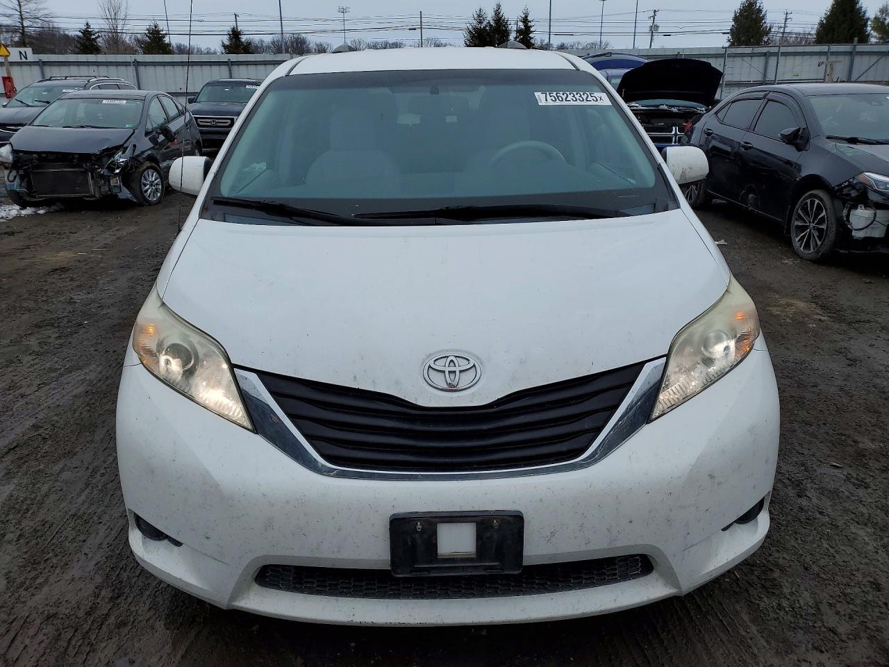 2012 TOYOTA SIENNA