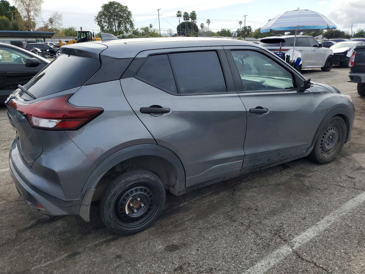 2021 NISSAN KICKS