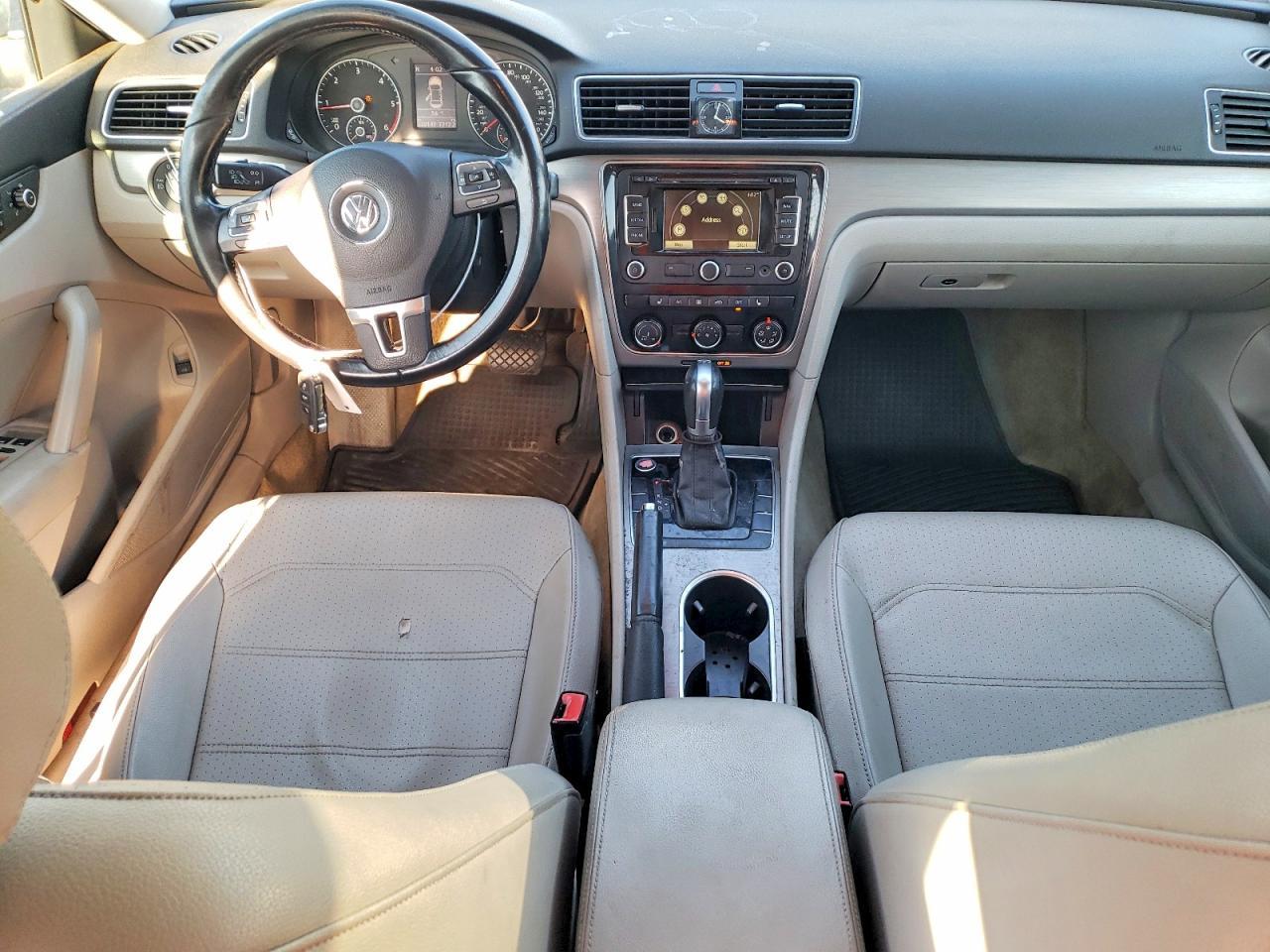 2015 VOLKSWAGEN Passat