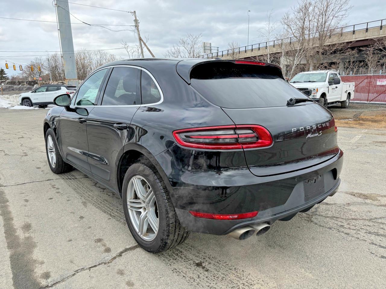 2017 PORSCHE Macan