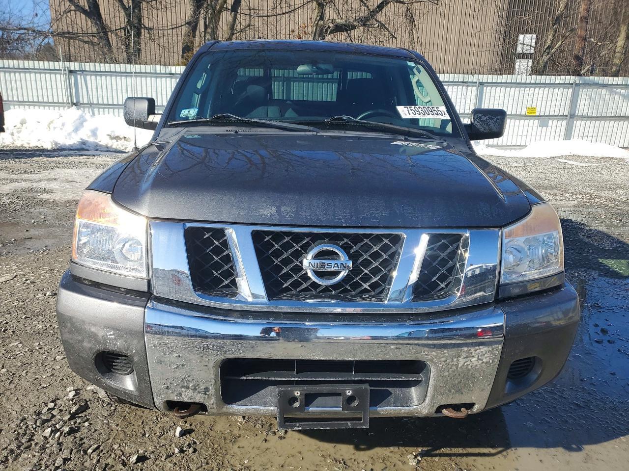 2011 NISSAN Titan
