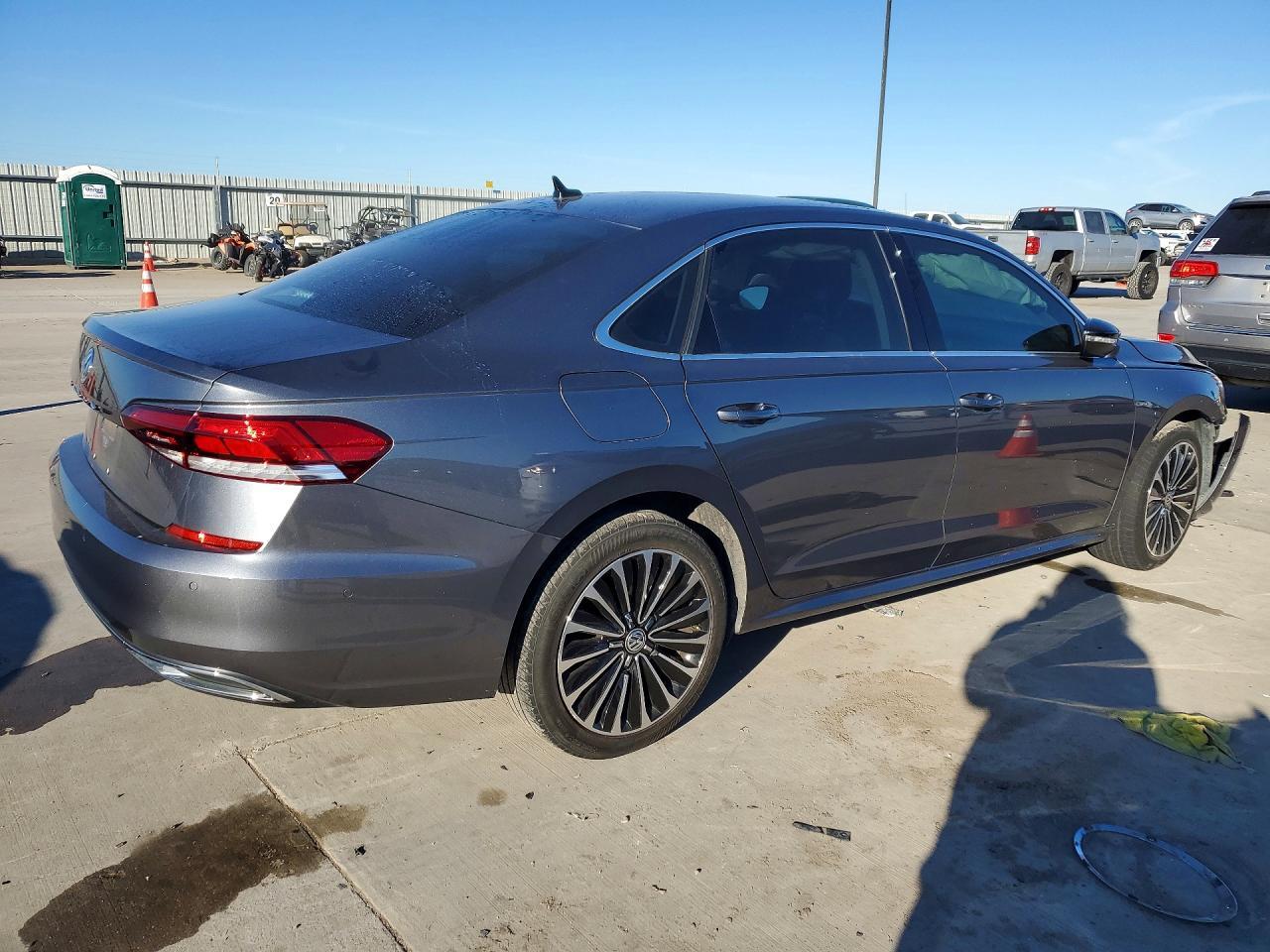 2022 VOLKSWAGEN Passat