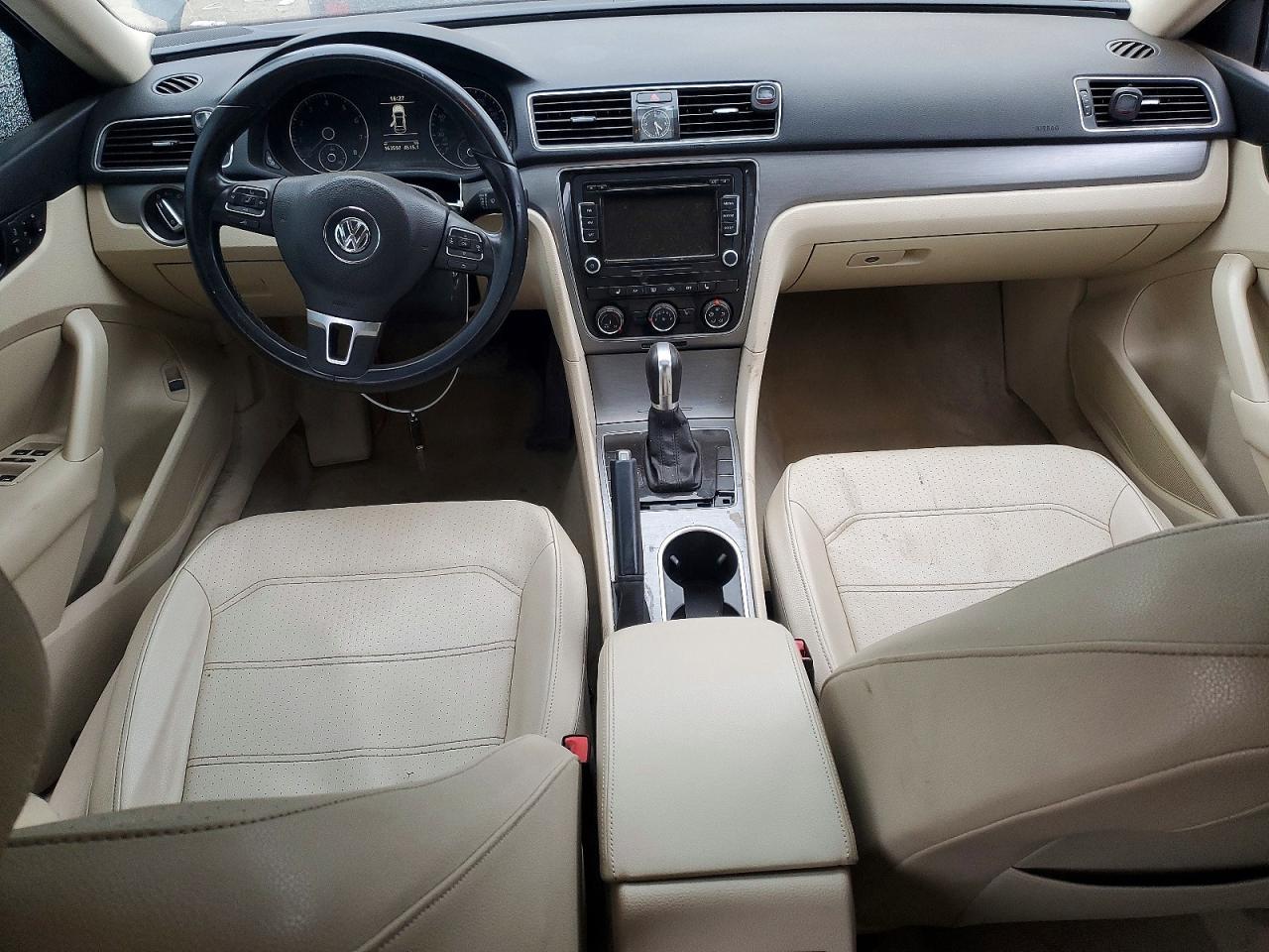 2014 VOLKSWAGEN Passat