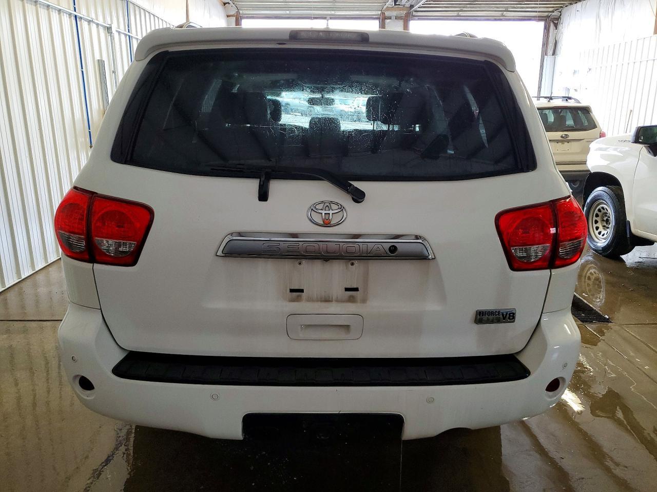 2011 TOYOTA Sequoia