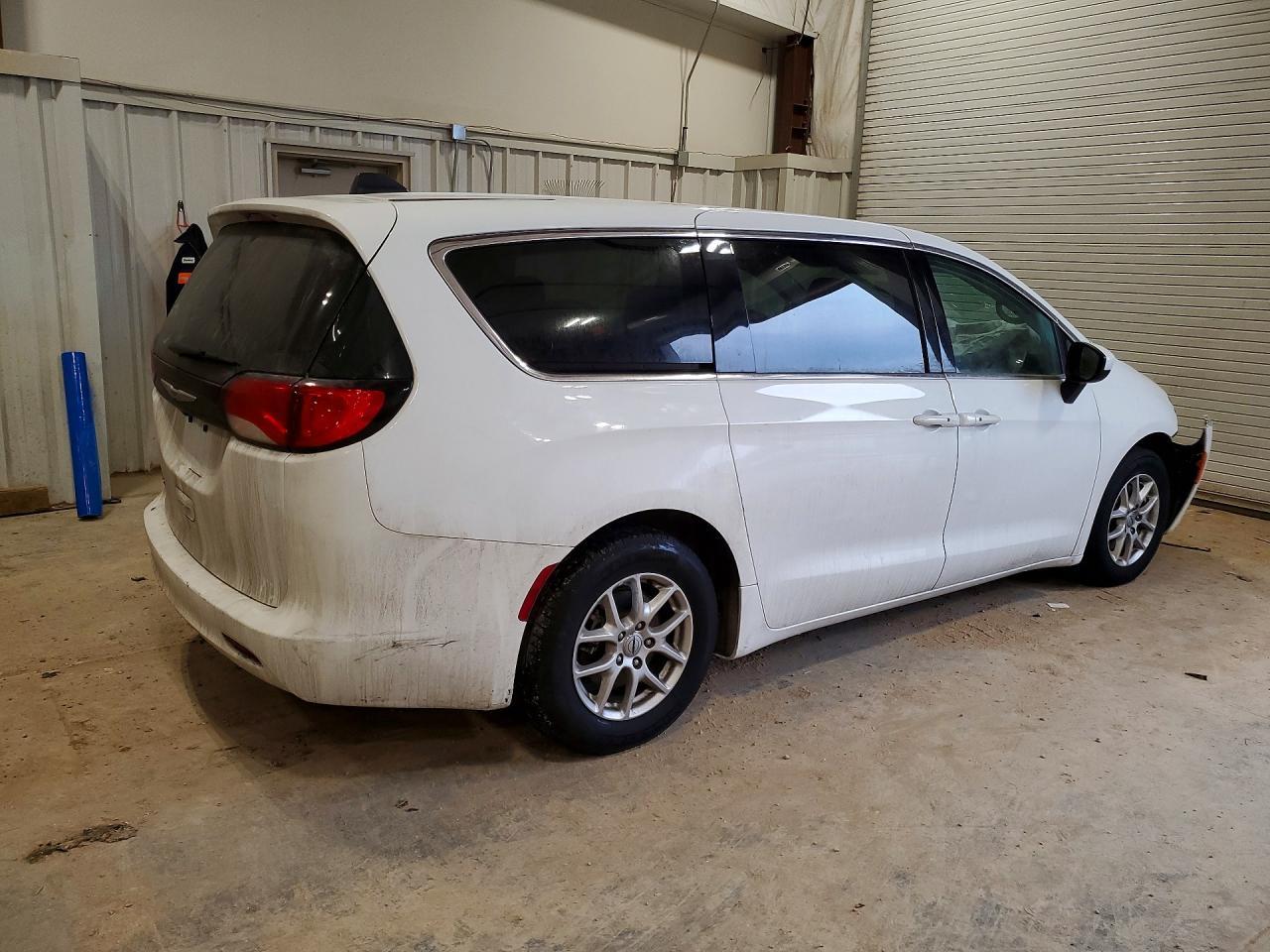 2022 CHRYSLER Voyager