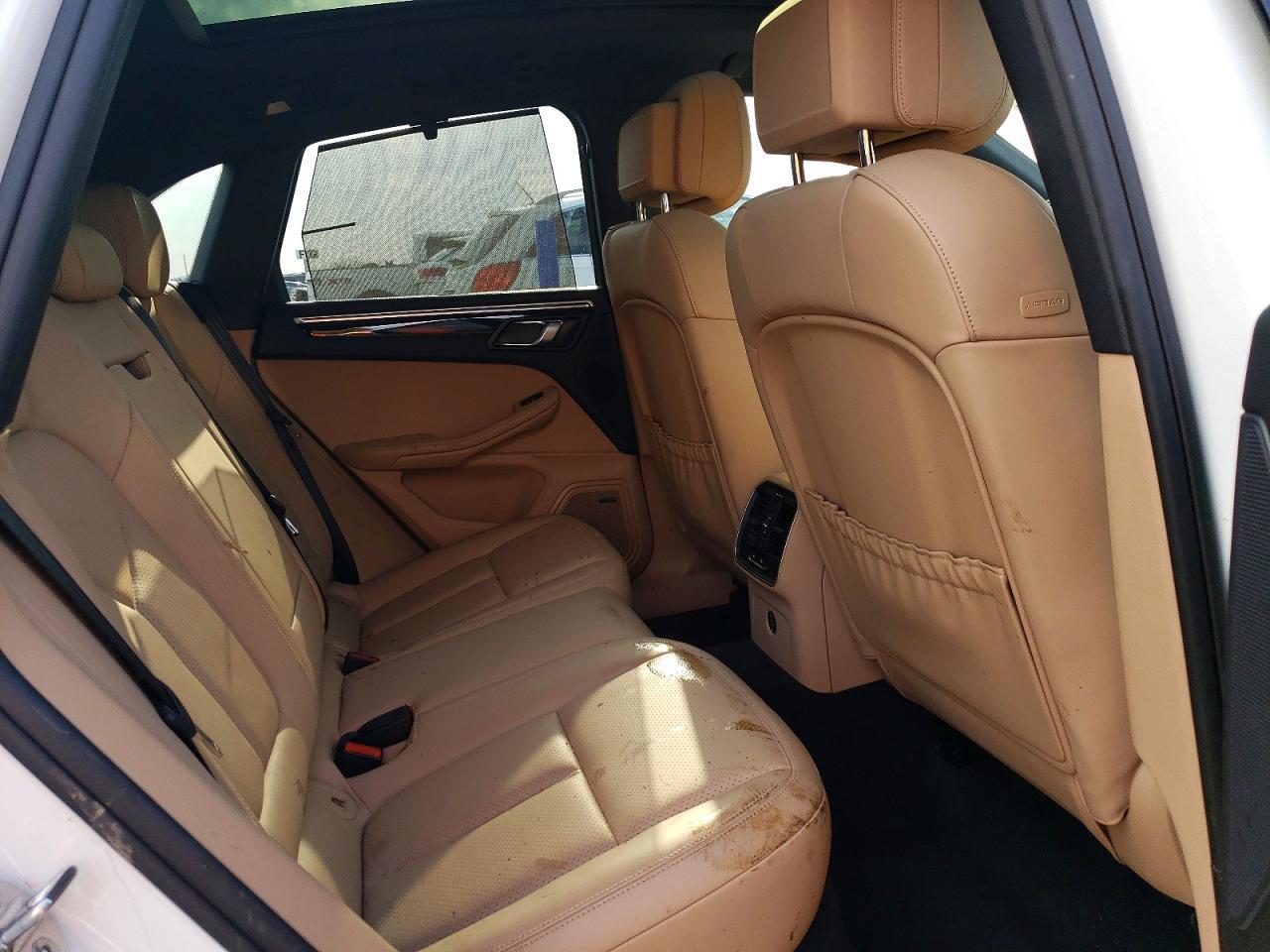 2019 PORSCHE Macan