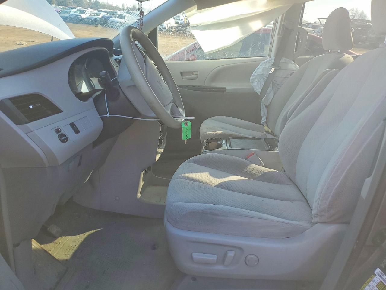 2014 TOYOTA SIENNA