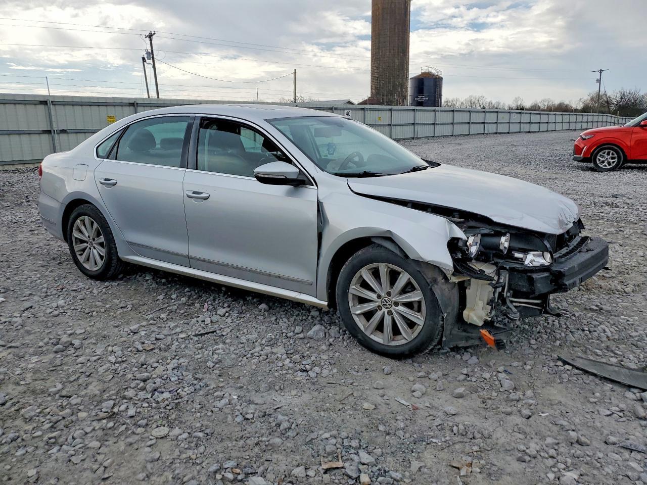 2012 VOLKSWAGEN Passat