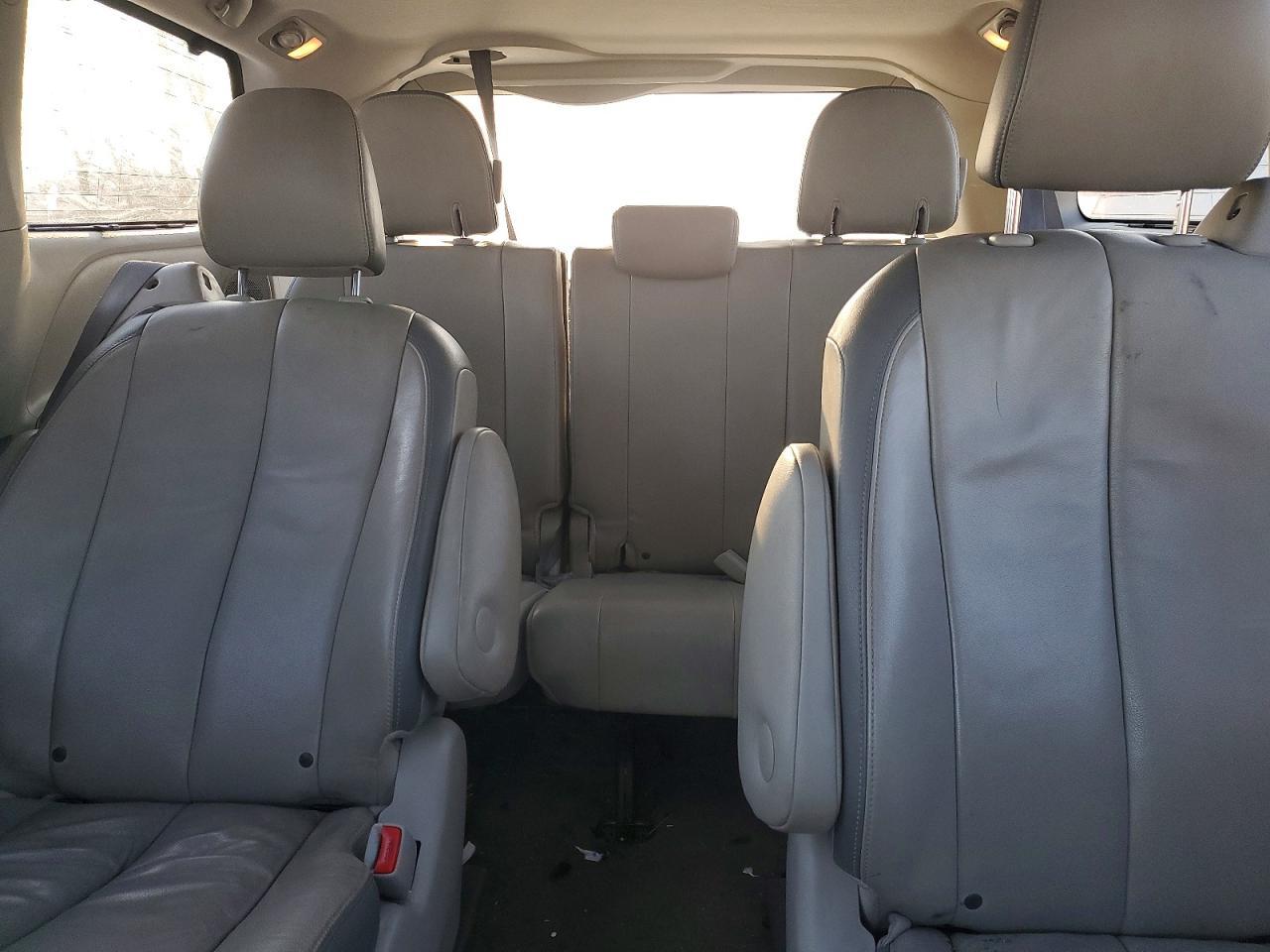 2014 TOYOTA SIENNA
