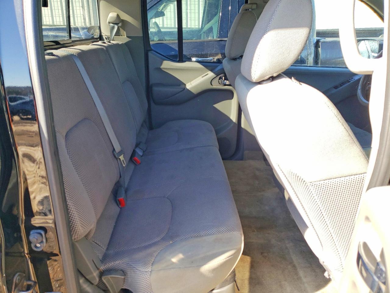 2015 NISSAN Frontier