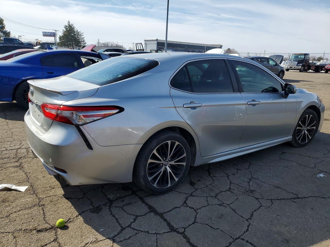 2018 TOYOTA CAMRY