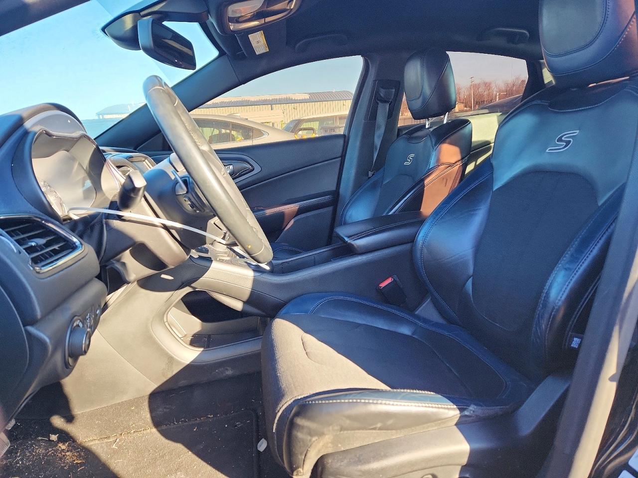 2016 CHRYSLER 200