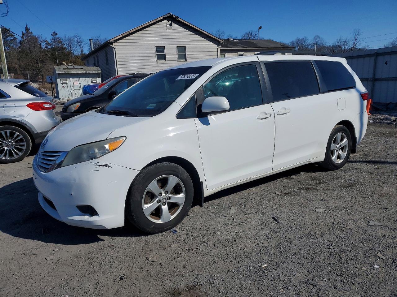 2017 TOYOTA SIENNA