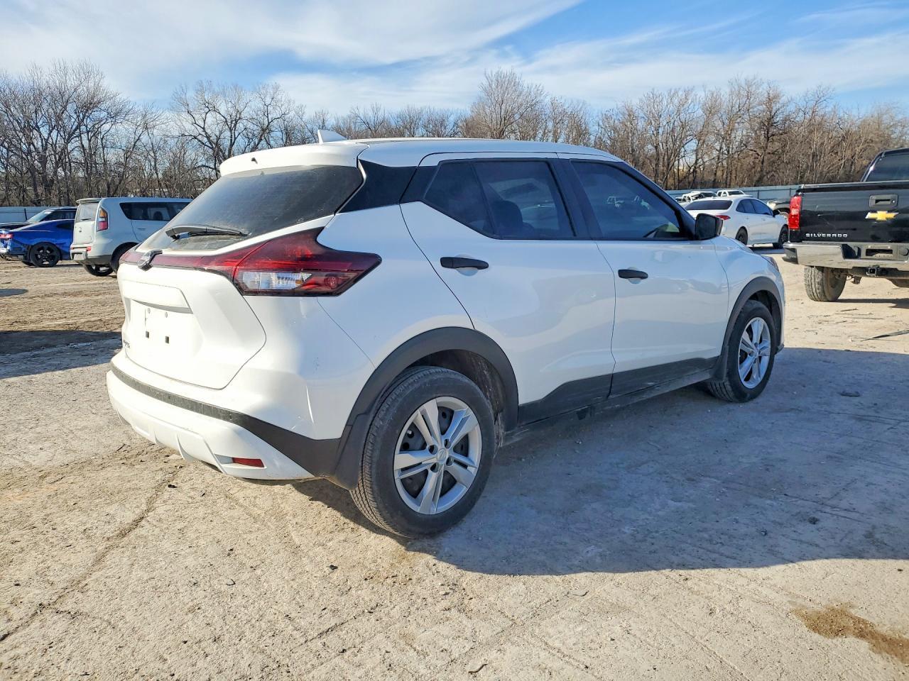 2024 NISSAN KICKS