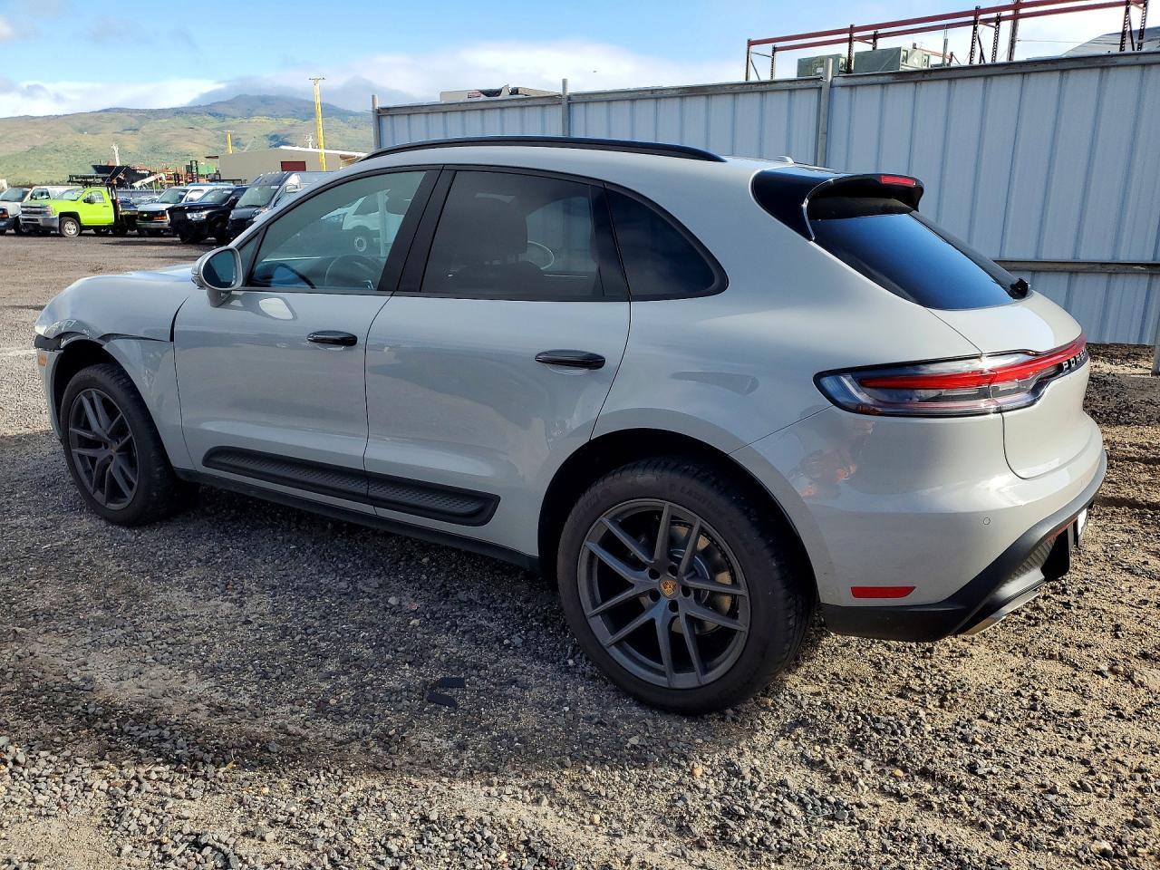 2026 PORSCHE Macan