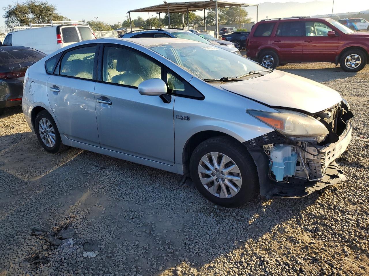 2013 TOYOTA Prius Plug-In