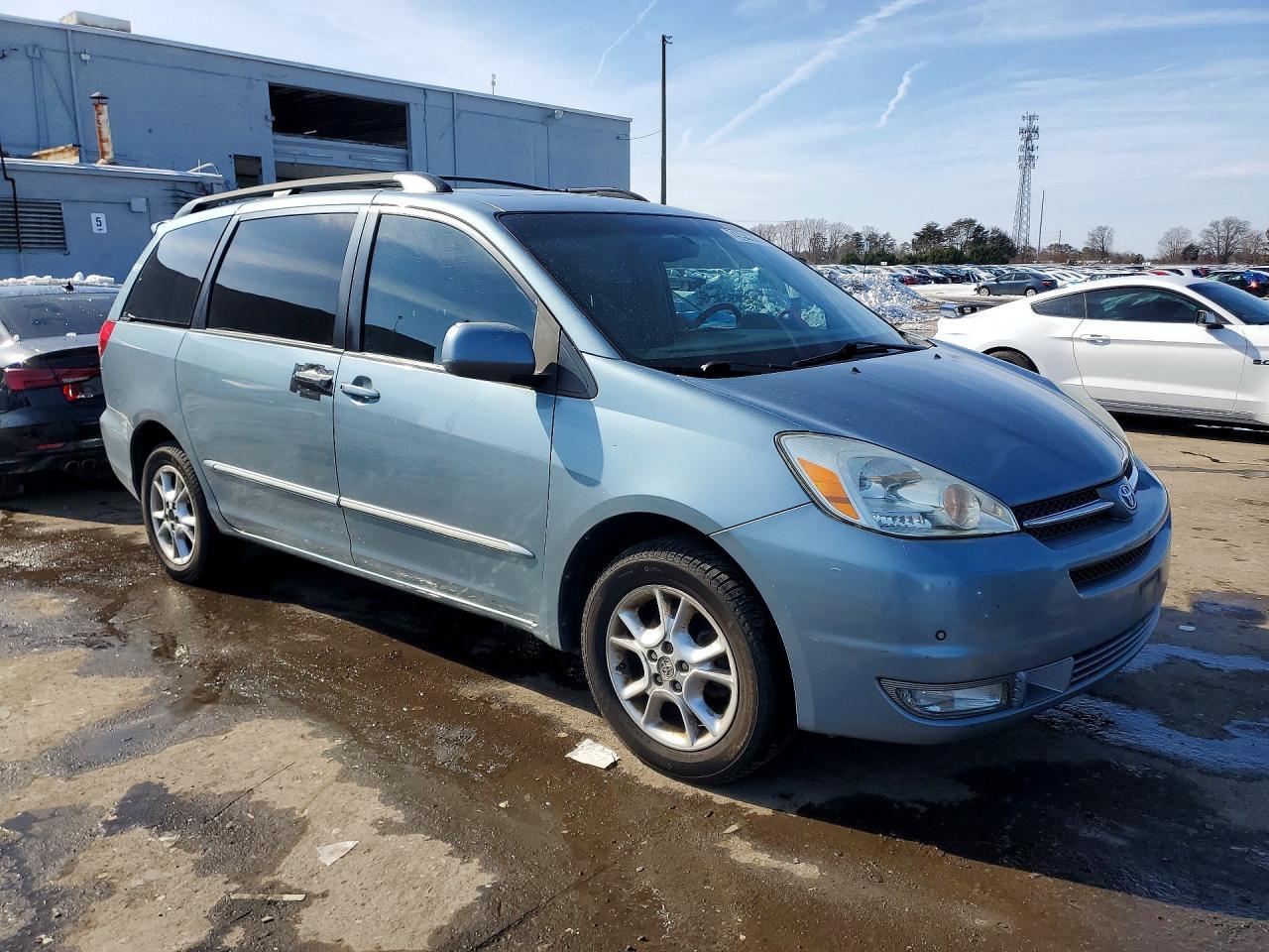 2005 TOYOTA SIENNA