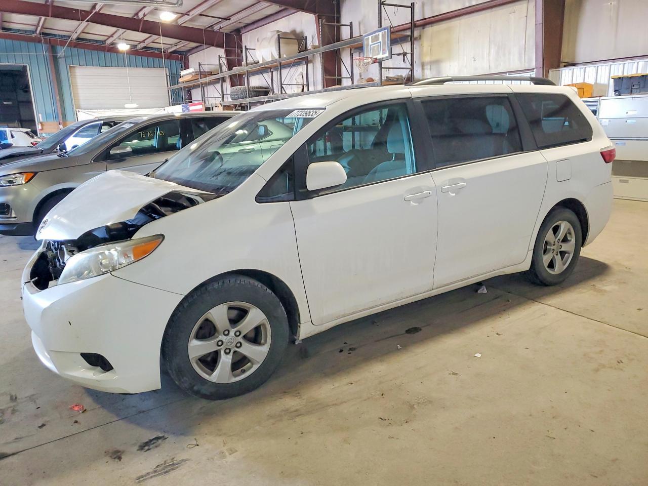 2016 TOYOTA SIENNA