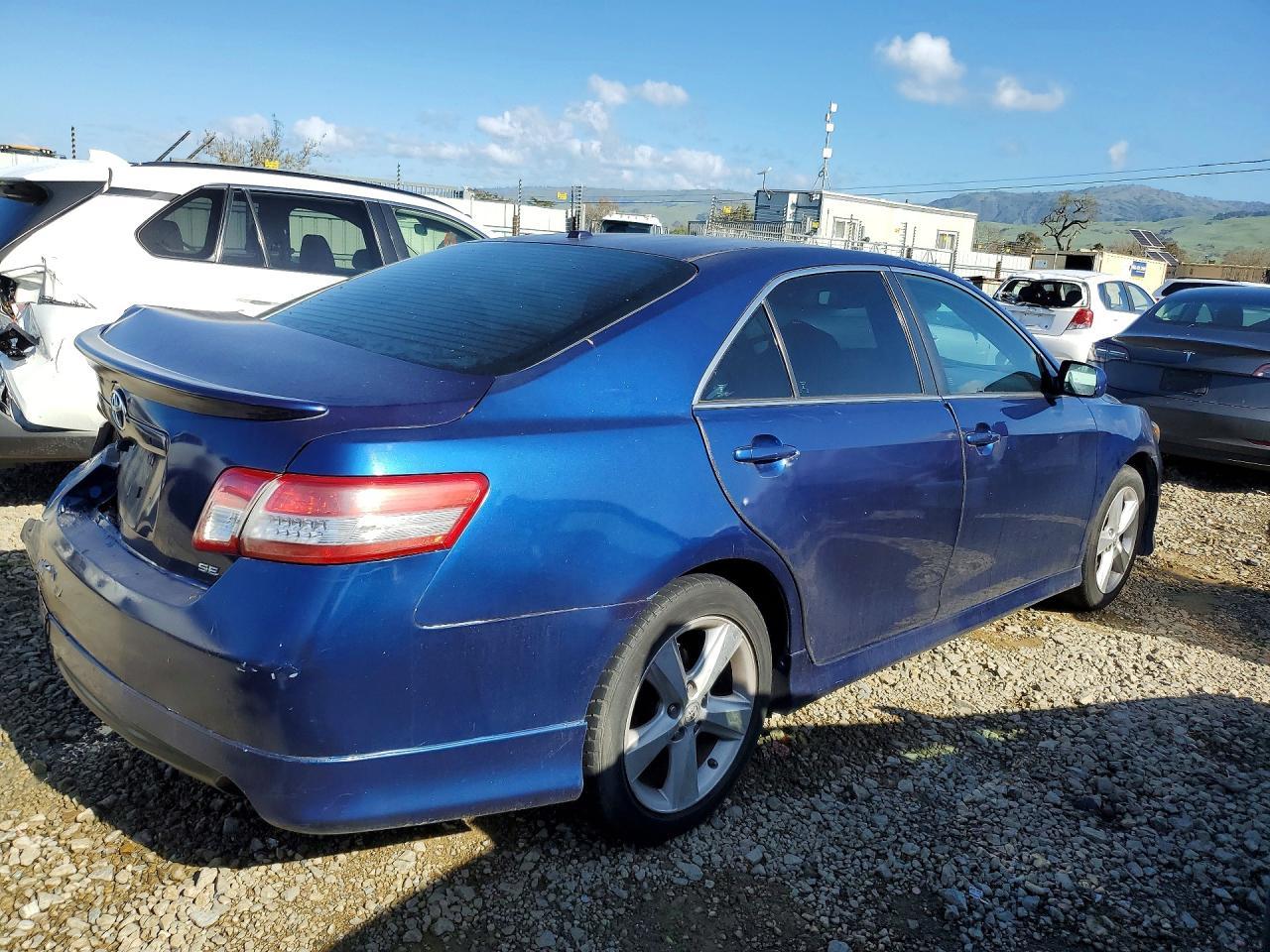 2011 TOYOTA CAMRY