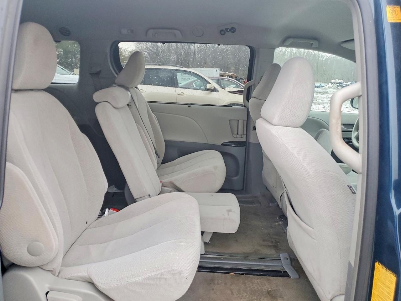 2012 TOYOTA SIENNA