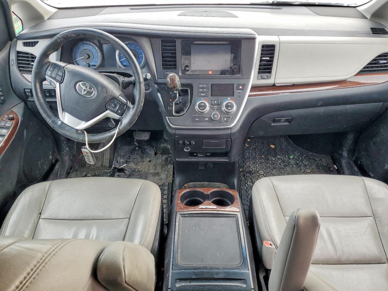2017 TOYOTA SIENNA