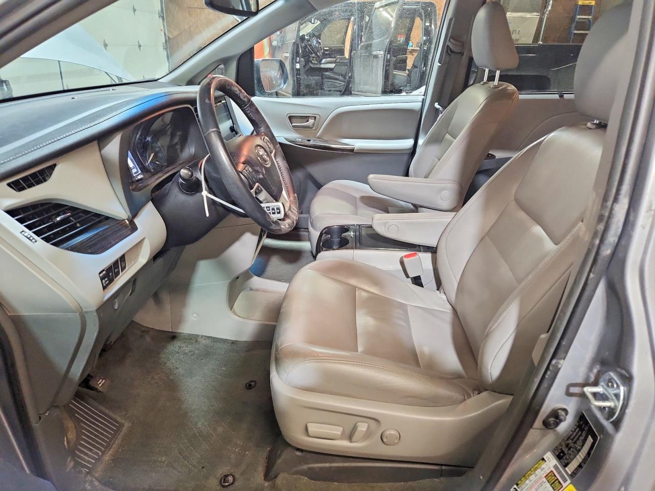 2017 TOYOTA SIENNA