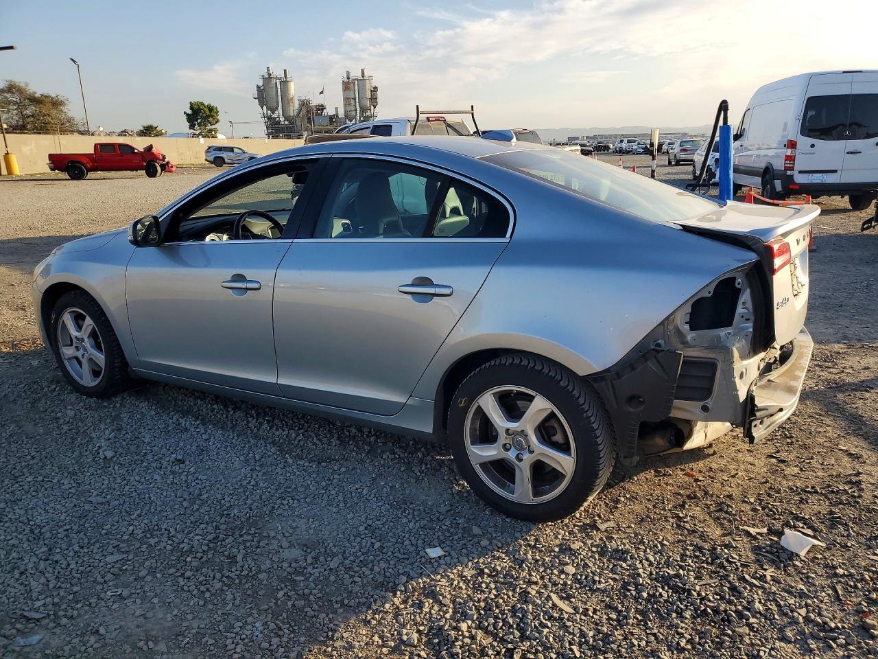 2013 VOLVO S60