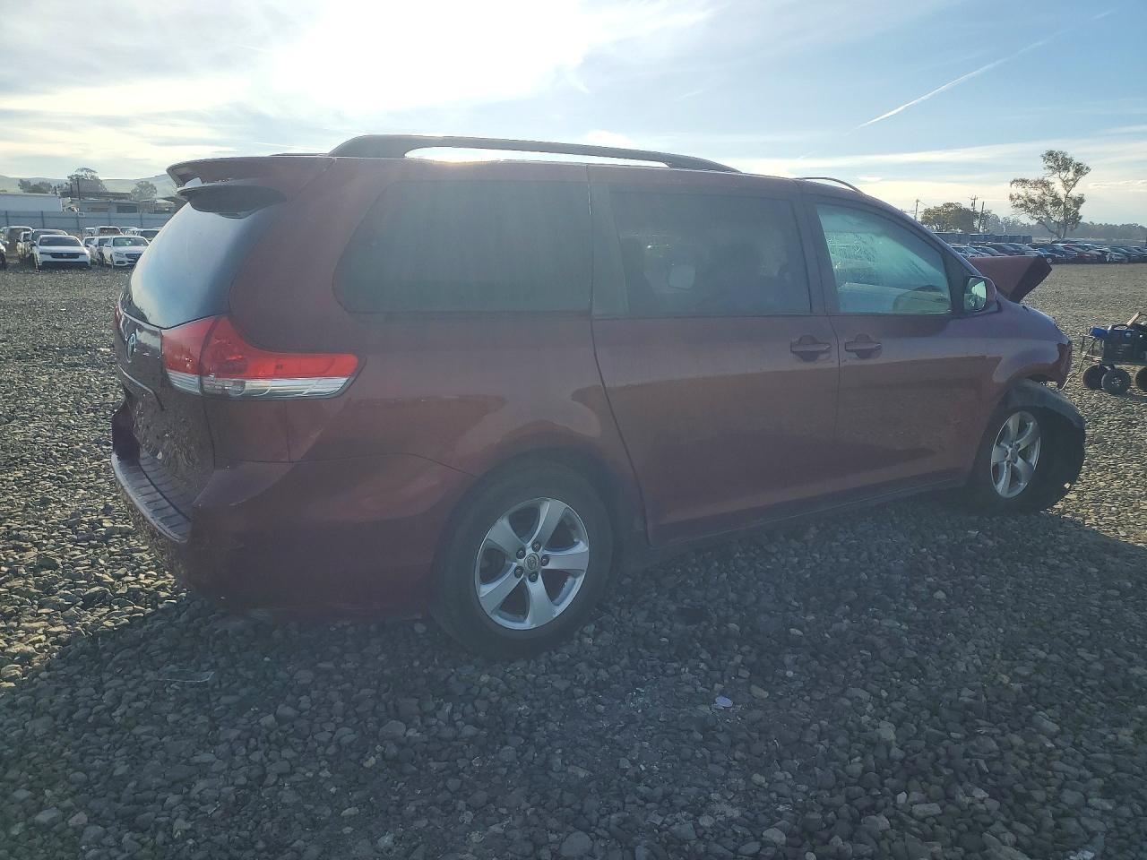 2013 TOYOTA SIENNA