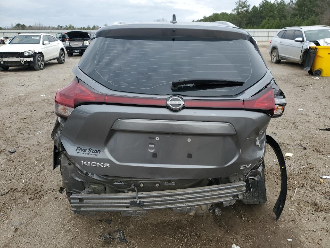 2023 NISSAN KICKS