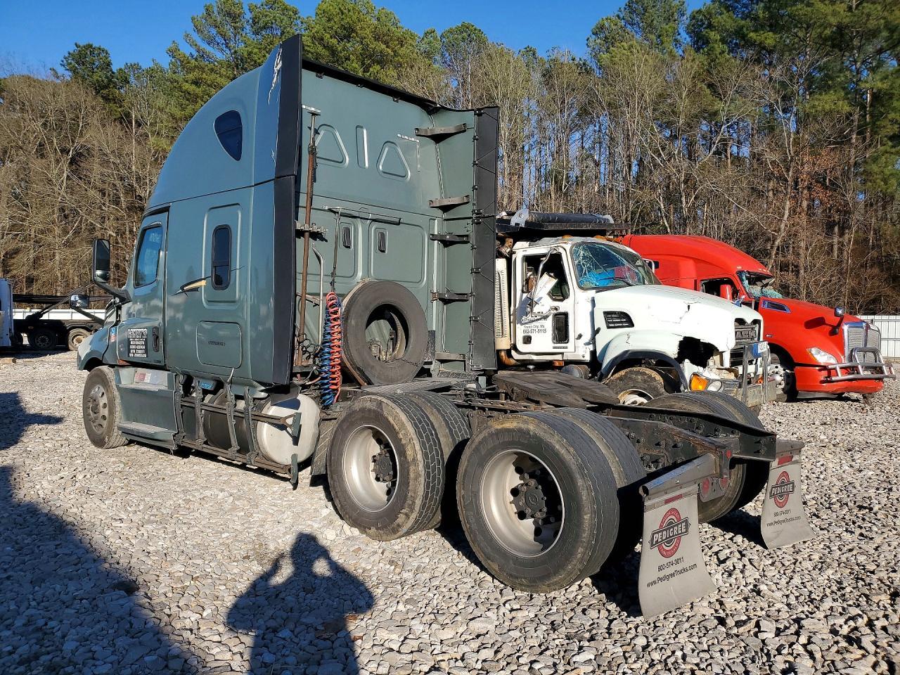 2018 FREIGHTLINER CASCADIA 126