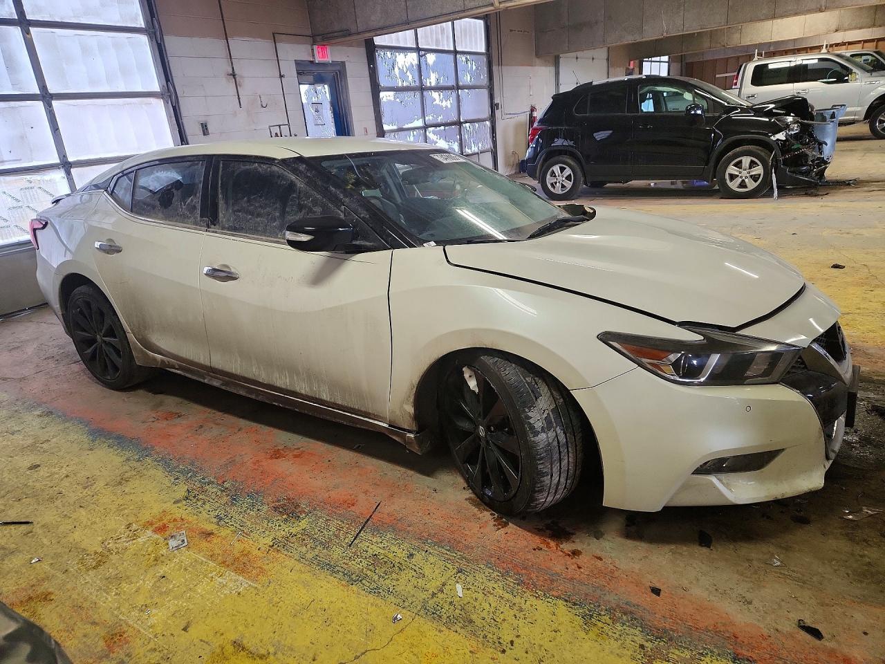 2017 NISSAN Maxima