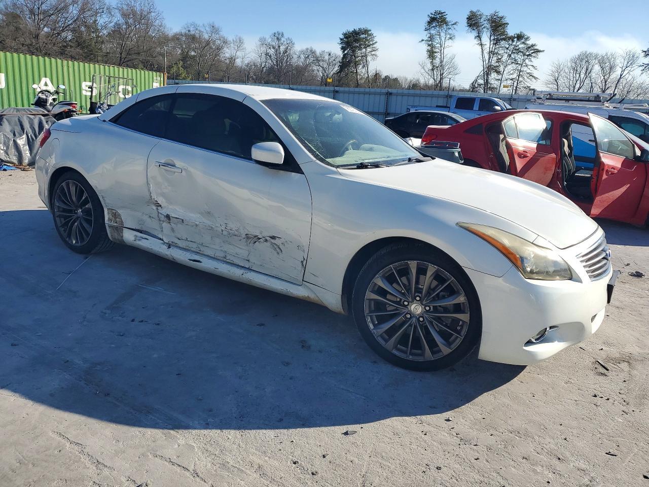 2011 INFINITI G37