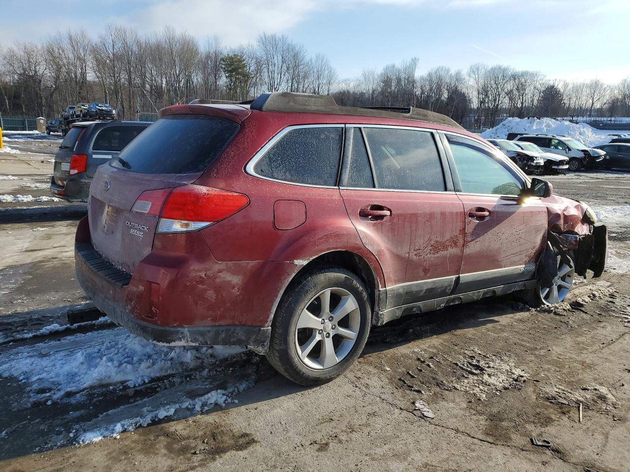 2013 SUBARU Outback