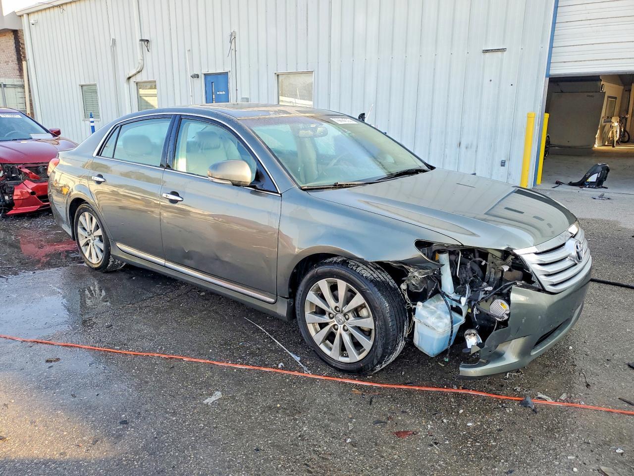 2011 TOYOTA Avalon