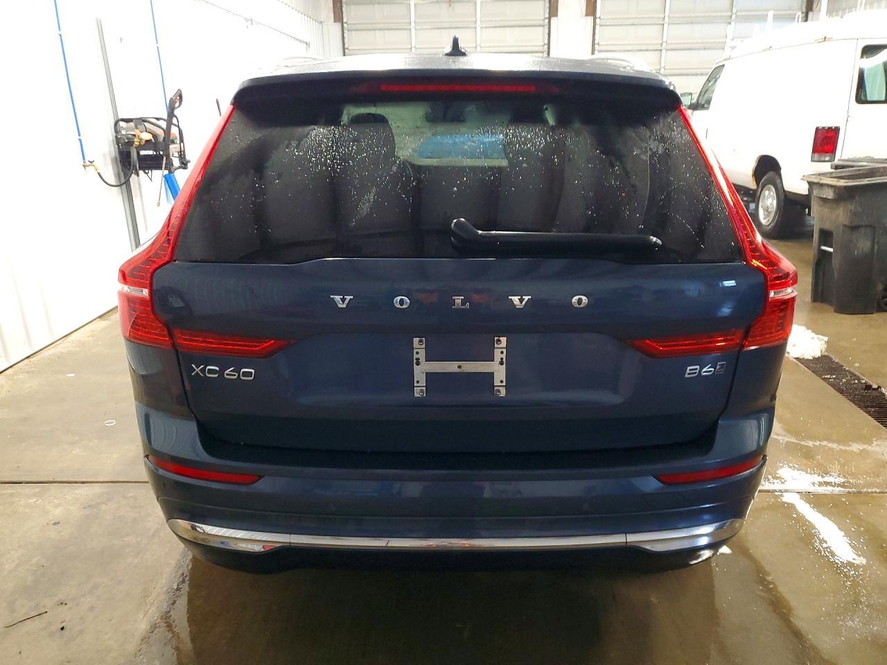 2022 VOLVO XC60