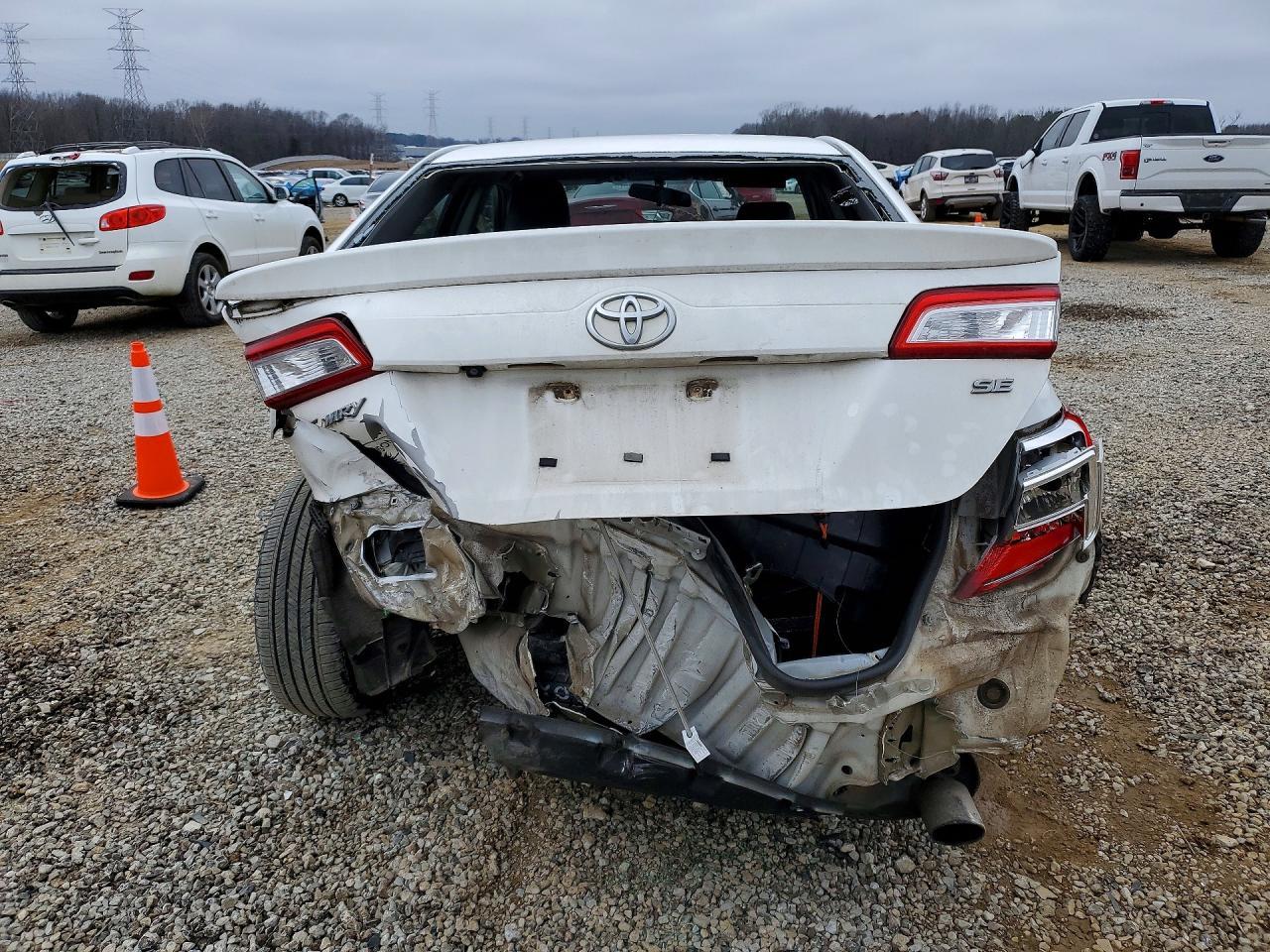 2014 TOYOTA CAMRY
