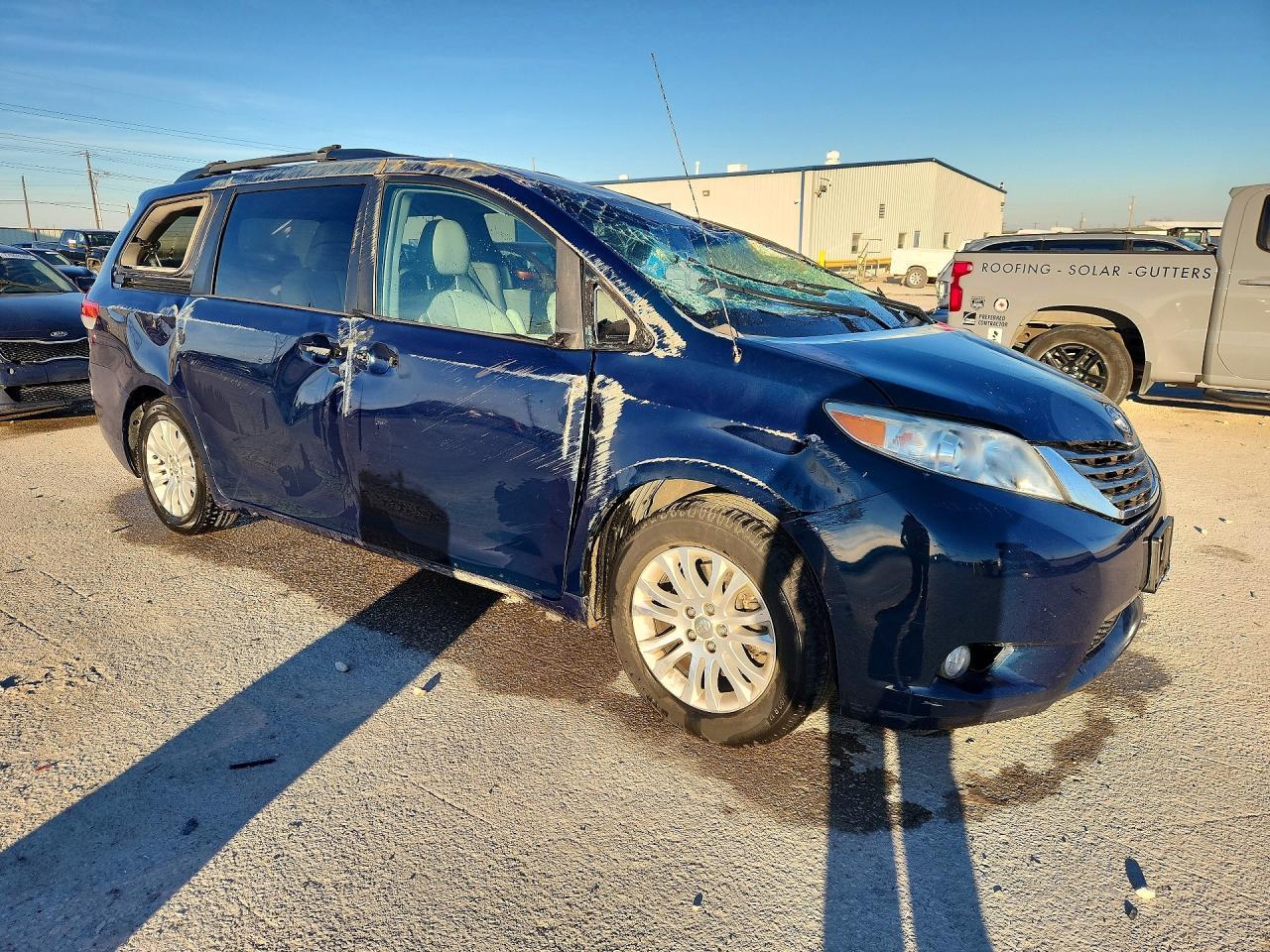 2011 TOYOTA SIENNA