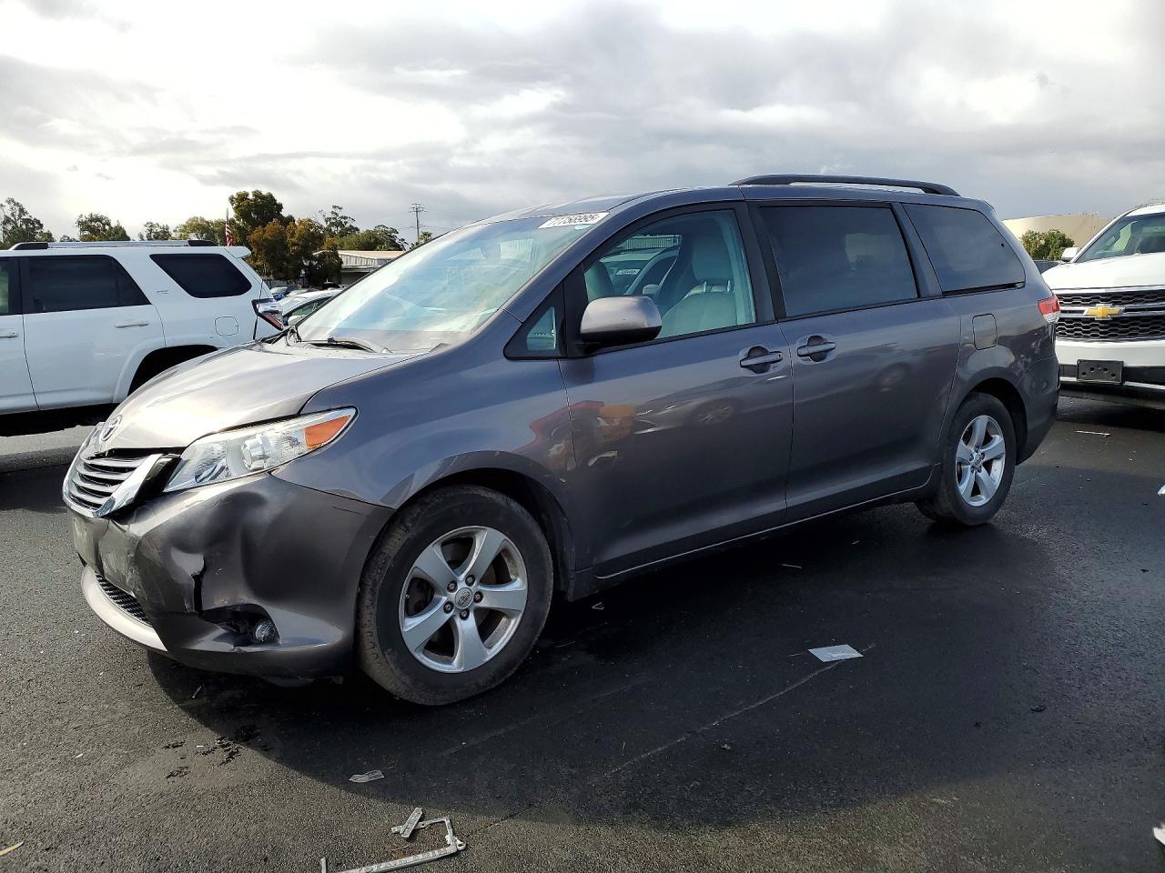 2012 TOYOTA SIENNA
