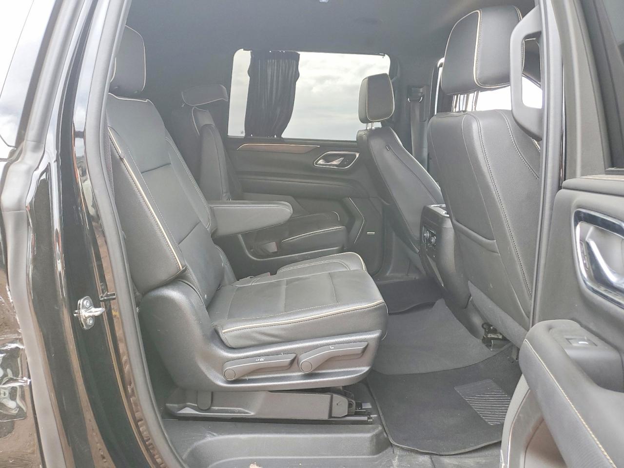 2023 CHEVROLET Suburban