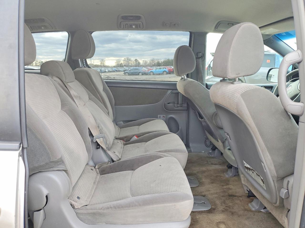 2010 TOYOTA SIENNA
