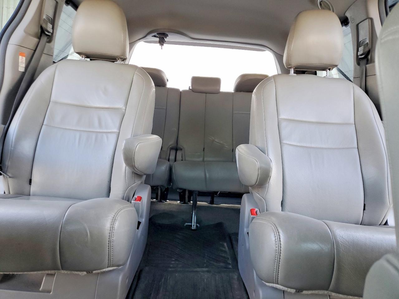 2017 TOYOTA SIENNA