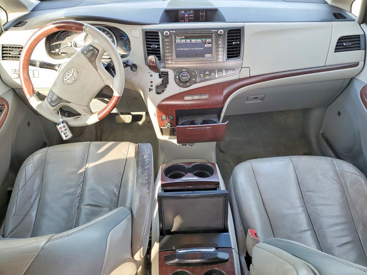 2012 TOYOTA SIENNA