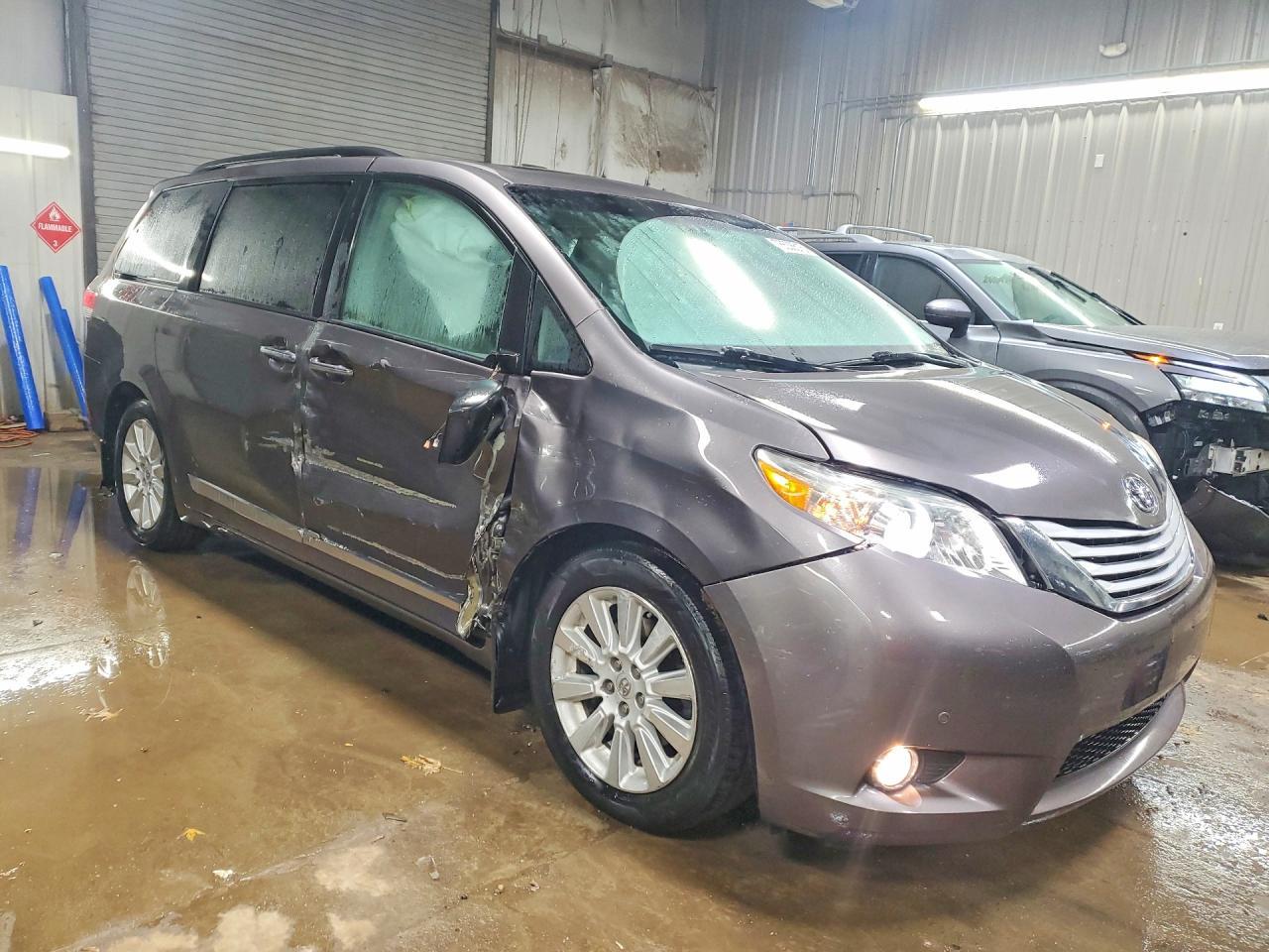 2013 TOYOTA SIENNA