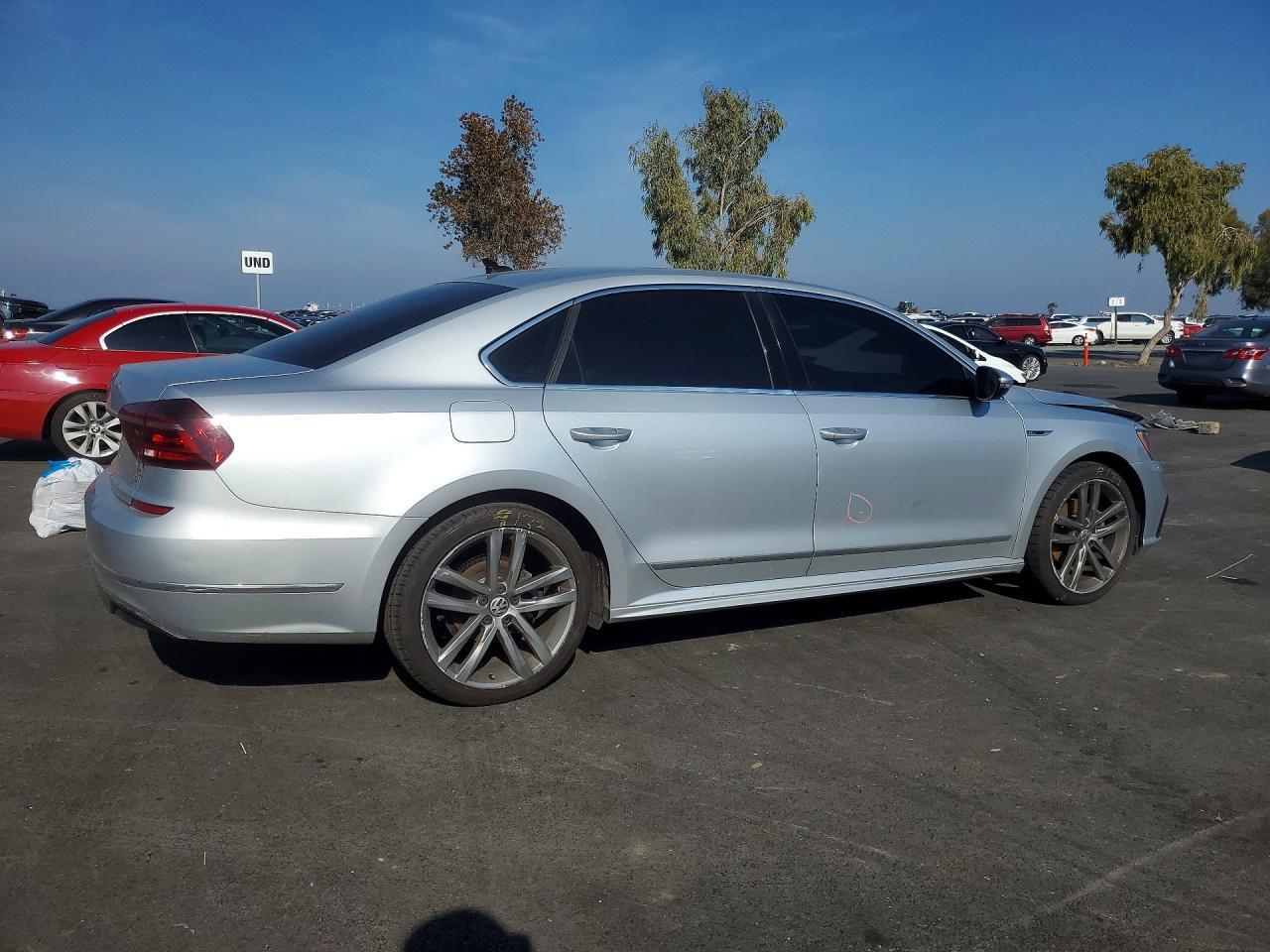 2017 VOLKSWAGEN Passat